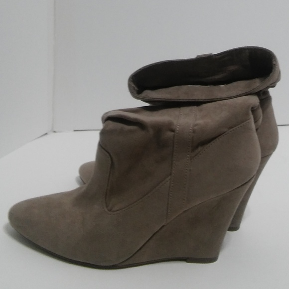 BCBG eneration tan wedge ankle booties size 7 - Picture 2 of 5